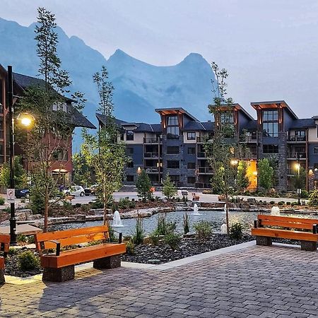 Luxurious Rundle Cliffs Lodge In Spring Creek Canmore Kültér fotó