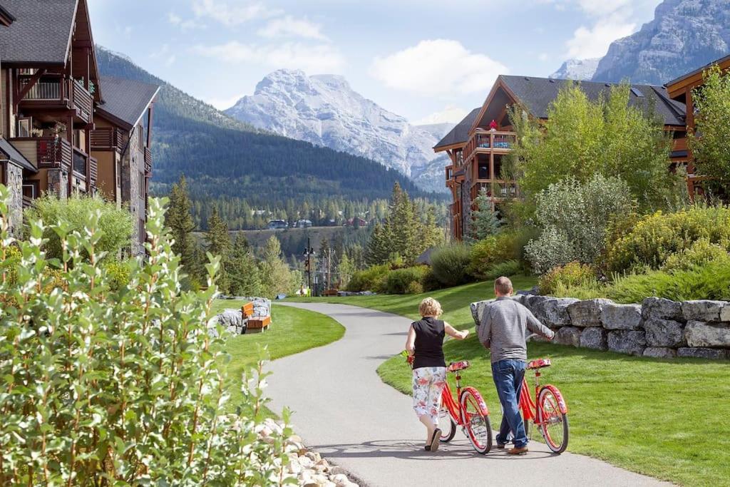 Luxurious Rundle Cliffs Lodge In Spring Creek Canmore Kültér fotó